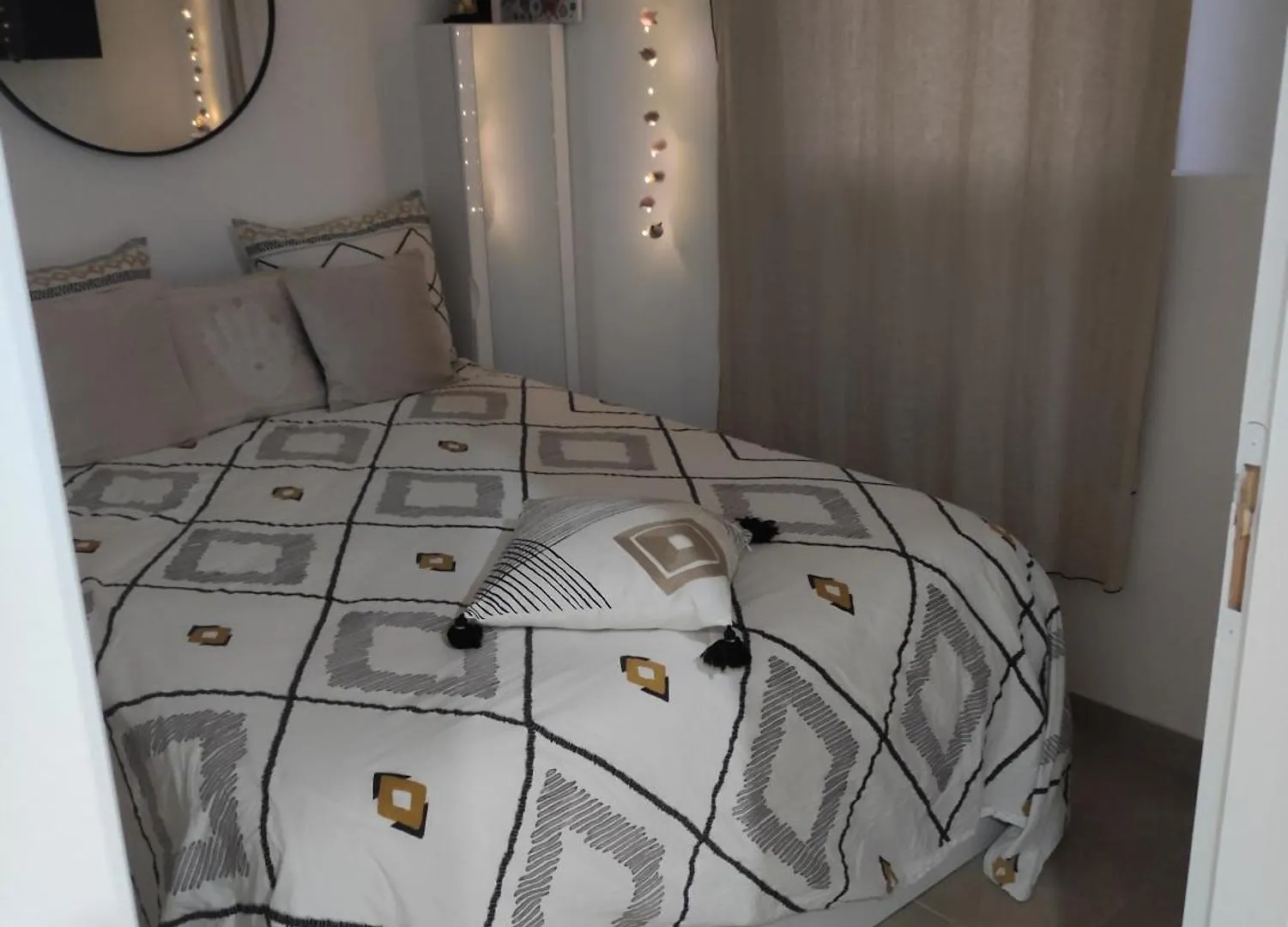 Maison Rez De Chaussee, Espace Jardin Pres Du Centre Ville D'Arles Holiday home